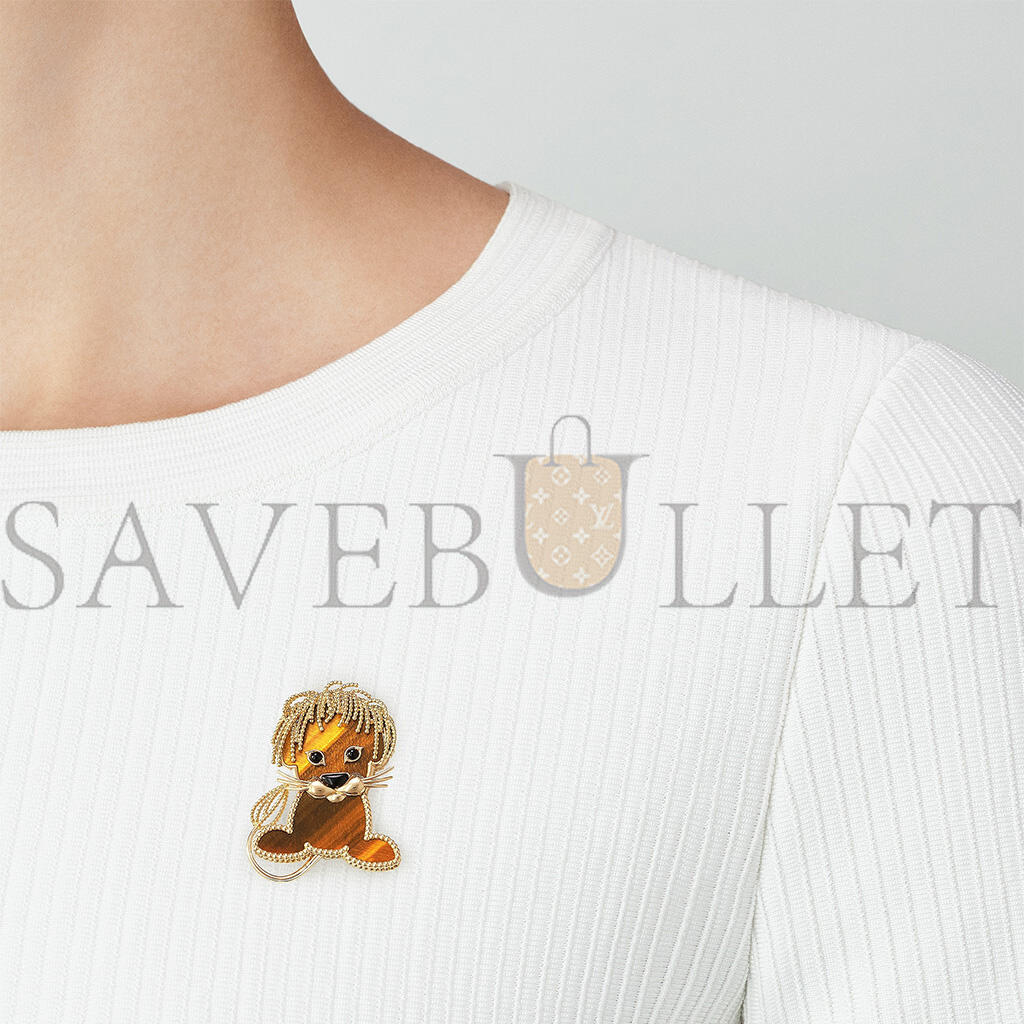 V*n Cl**f arpels lucky animals lion clip - yellow gold, onyx, tiger eye vcarp2aq00